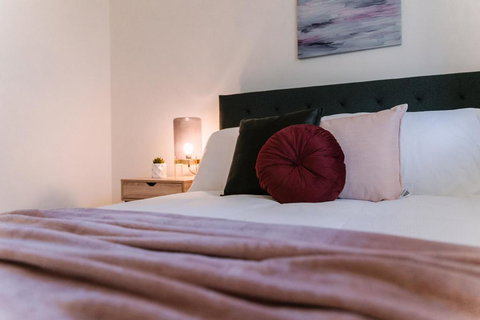 A Wave Away @ Glenelg Cosy Unit Near The Beach - Holiday Find 2