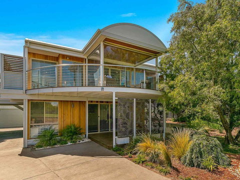 A Wave From It All - Holiday Find 0