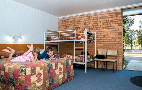 Abajaz Motor Inn - Holiday Find 1
