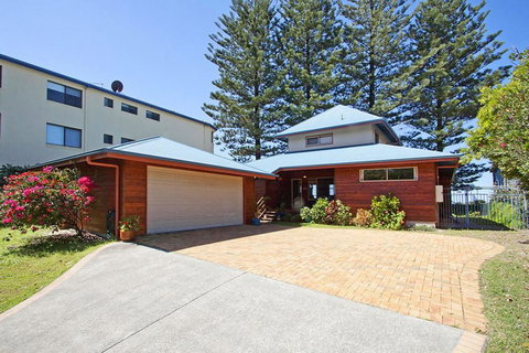 Absolute Beachfront At Hastings - Holiday Find 1