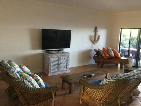 ABSOLUTE BEACHFRONT BLISS @ NEWELL BEACH - Holiday Find 3