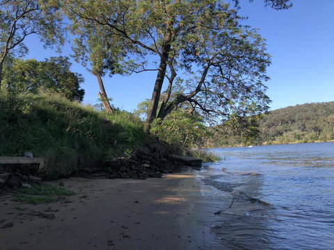 Absolute Riverfront Shipping Container Cabin - Holiday Find 1