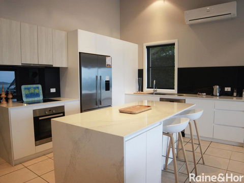 Absolutely Avoca - 114a Avoca Drive, Avoca Beach - Holiday Find 1