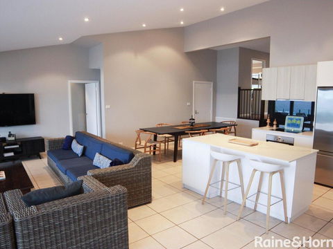 Absolutely Avoca - 114a Avoca Drive, Avoca Beach - Holiday Find 3