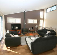 Acacia 5/2 Kirwan Close - Holiday Find