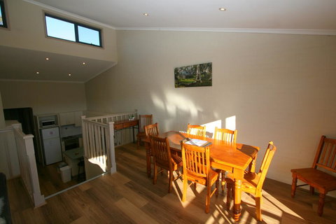 Acacia 5/2 Kirwan Close - Holiday Find 1