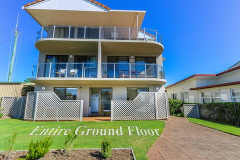 Acacia Kingscliff Town Holiday Apartment - Holiday Find 0
