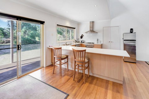 Acacia Lakehouse - The Lake At Your Doorstep - Holiday Find 3