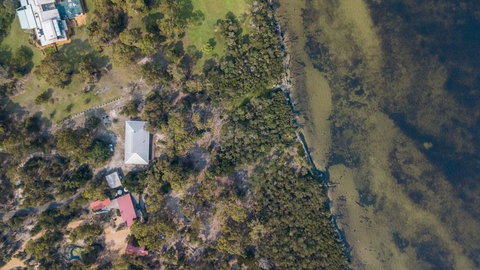 Acacia Lakehouse - The Lake At Your Doorstep - Holiday Find 1