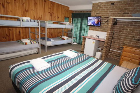 Acacia Snowy Motel - Holiday Find 3