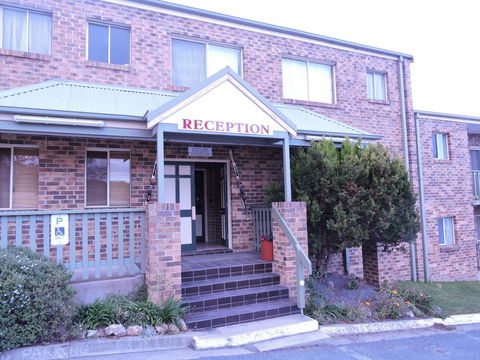 Acacia Snowy Motel - Holiday Find 2