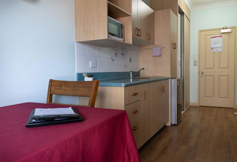 Accommodation On Denham - Holiday Find 2