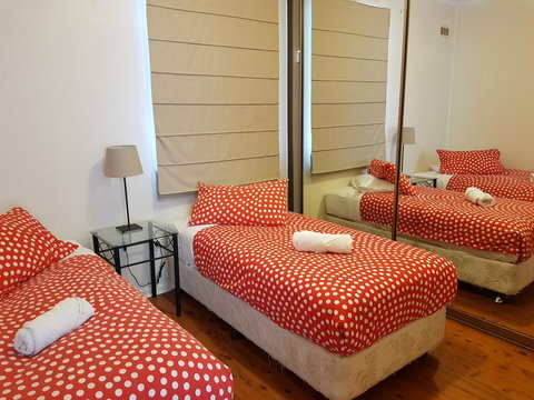 Accommodation Sydney North Shore: Frenchs Forest 3 Bedroom House - Holiday Find 3