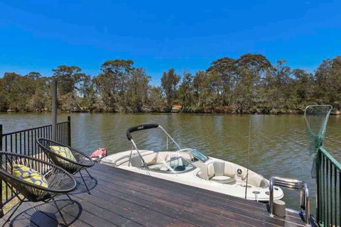 DOCK 08 Riverside Entertainer Pets Welcome - Holiday Find 0