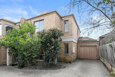Doncaster East Home Walking To Shops Restaurants - Holiday Find 0