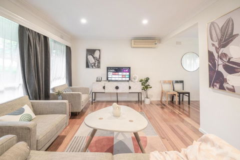 Doncaster East Garden 2br House - Holiday Find 2