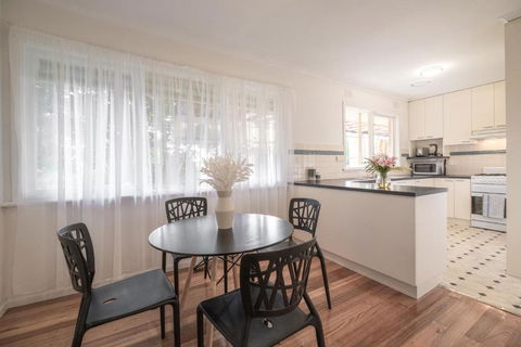 Doncaster East Garden 2br House - Holiday Find 0