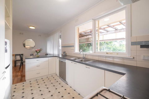 Doncaster East Garden 2br House - Holiday Find 4