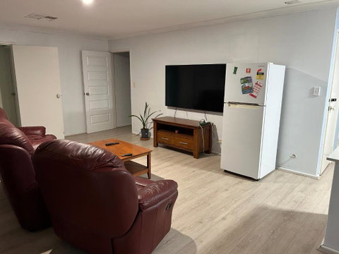 Double Room Share Bathroom And Kitchen - Holiday Find 4