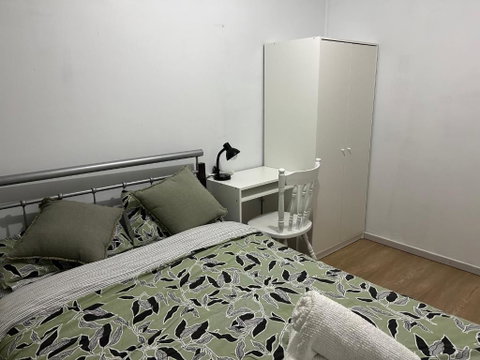 Double Room Share Bathroom And Kitchen - Holiday Find 1