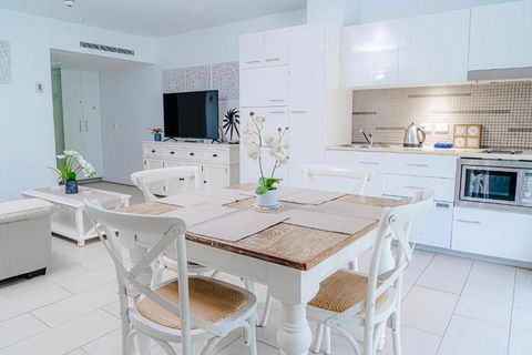 DRIFT PALM COVE- Private 2 Bed -Apartment 2204 - Holiday Find 1