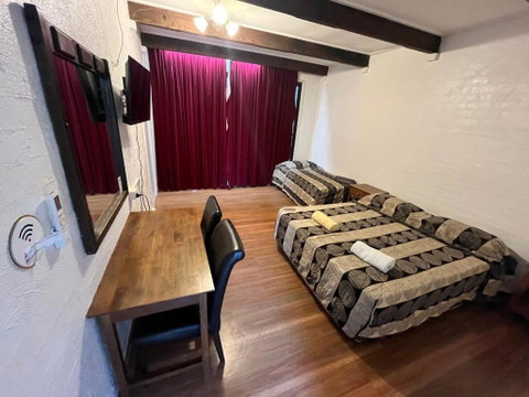 El Toro Motel - Holiday Find 2