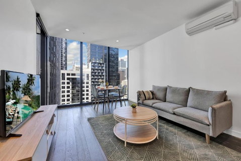 EQ Tower Modern Apartments Melbourne Central CBD - Holiday Find 1