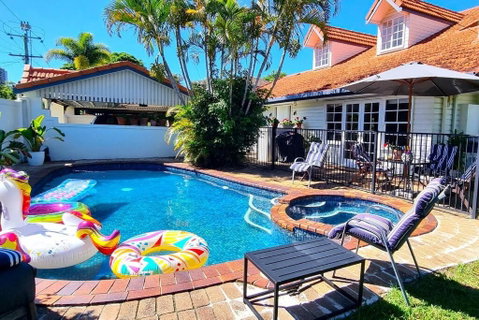 Fab 4brm Home With Pool A 15 Min Walk To Beach - Holiday Find 0