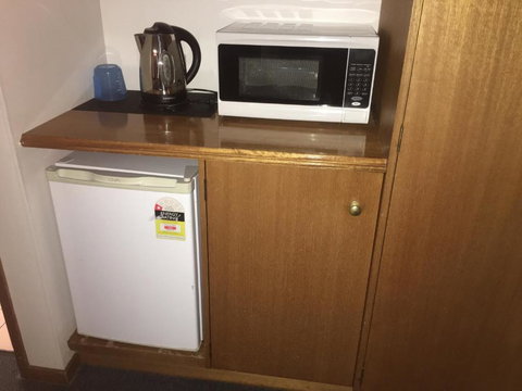 Golden Chain Aalana Motor Inn - Holiday Find 4