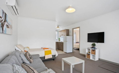 Geelong Serviced Apartments By Short & Long Stays - Holiday Find 4