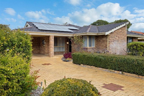 Gem On Jones - Holiday Find 0