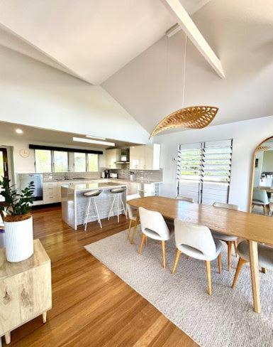 Generous 4-Bed 3-Bath Property In Seven Hills - Holiday Find 1