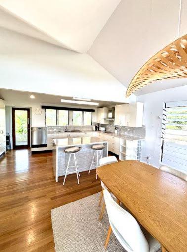 Generous 4-Bed 3-Bath Property In Seven Hills - Holiday Find 4