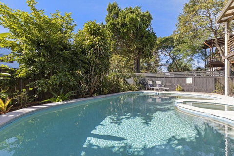 Generous Family Home With 4 Bedrooms, Pool, Pet Friendly - Holiday Find 0