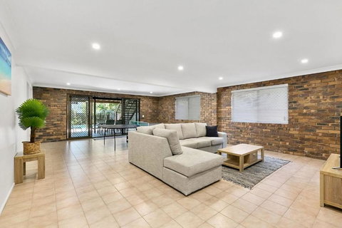 Generous Family Home With 4 Bedrooms, Pool, Pet Friendly - Holiday Find 2