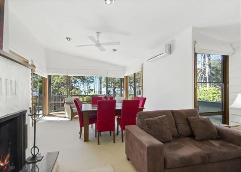 George Bass Drive A Well Kept Secret - Holiday Find 2