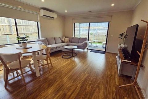 Getaway On Amaroo Way - Holiday Find 0