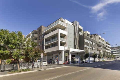 GLAD1 - Monash Rd - Gladesville - Holiday Find 0