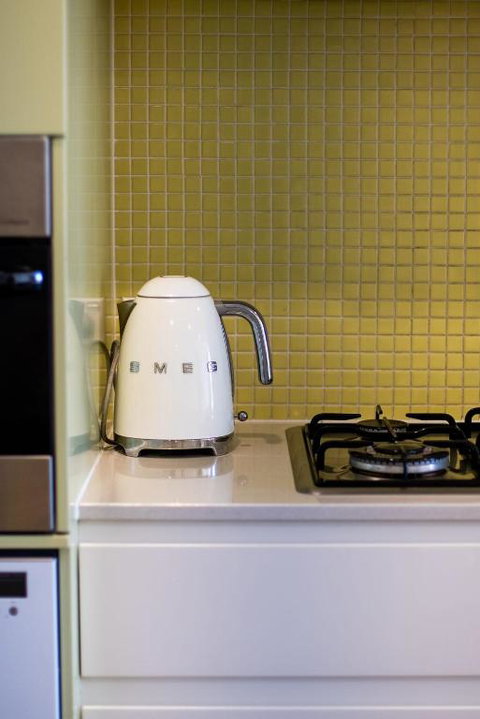 Glenelg Oasis, Pool, Gym, Spa & Sauna, Free Parking, City Views - Holiday Find 3