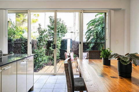 Glenmore Court - Spacious And Central By The Harbour - Holiday Find 0