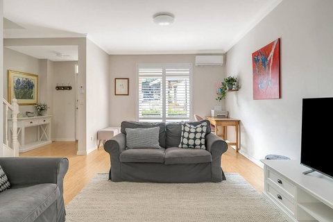 Glenmore Court - Spacious And Central By The Harbour - Holiday Find 2