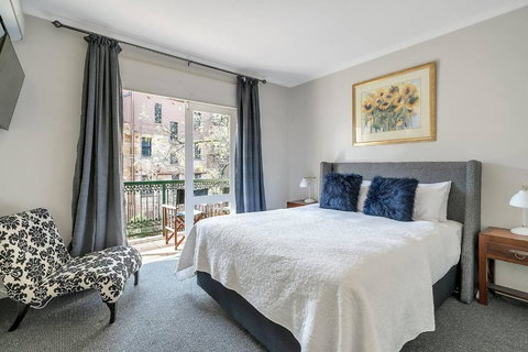 Glenmore Court - Spacious And Central By The Harbour - Holiday Find 3