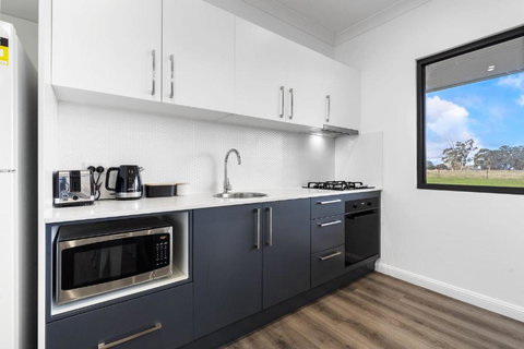 Glenowrie Cottage - 1 King 2 Singles - Near Cadia - Holiday Find 4