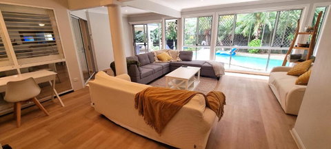 Gold Coast 6 BR House With Pool - Holiday Find 2