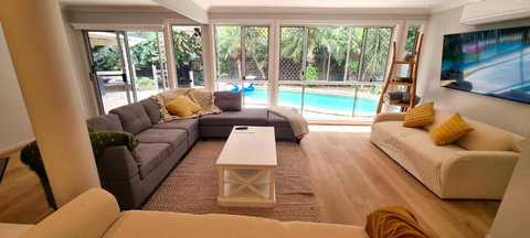 Gold Coast 6 BR House With Pool - Holiday Find 3
