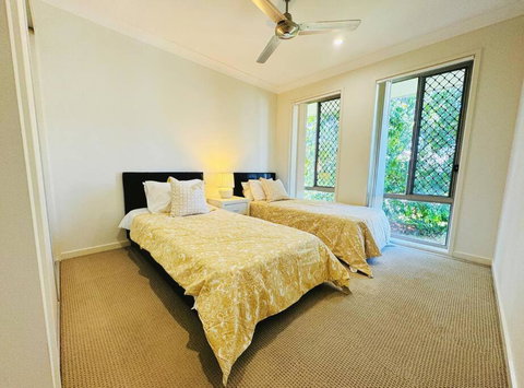 Gold Coast Family-Friendly 4BD Near Theme Park - Holiday Find 4