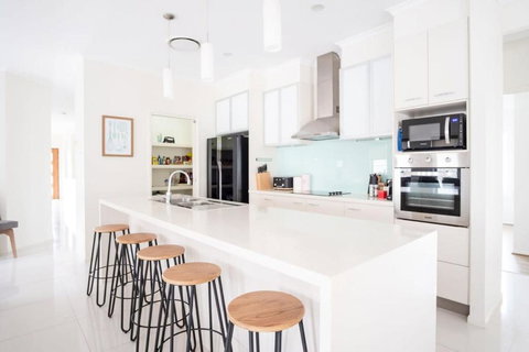 Golden Beach Family Home With Pool - Holiday Find 3