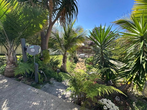 Garden View Single Ensuite Room - Holiday Find 0