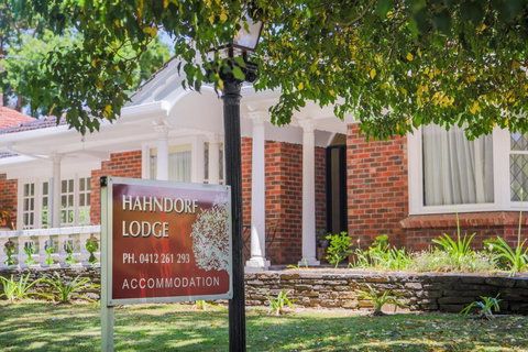 Hahndorf Lodge Pioneer Suite - Main Street Hahndorf On Site Secure Parking - Holiday Find 0