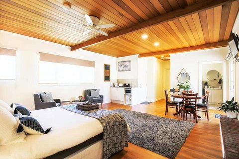 Hahndorf Lodge Pioneer Suite - Main Street Hahndorf On Site Secure Parking - Holiday Find 2